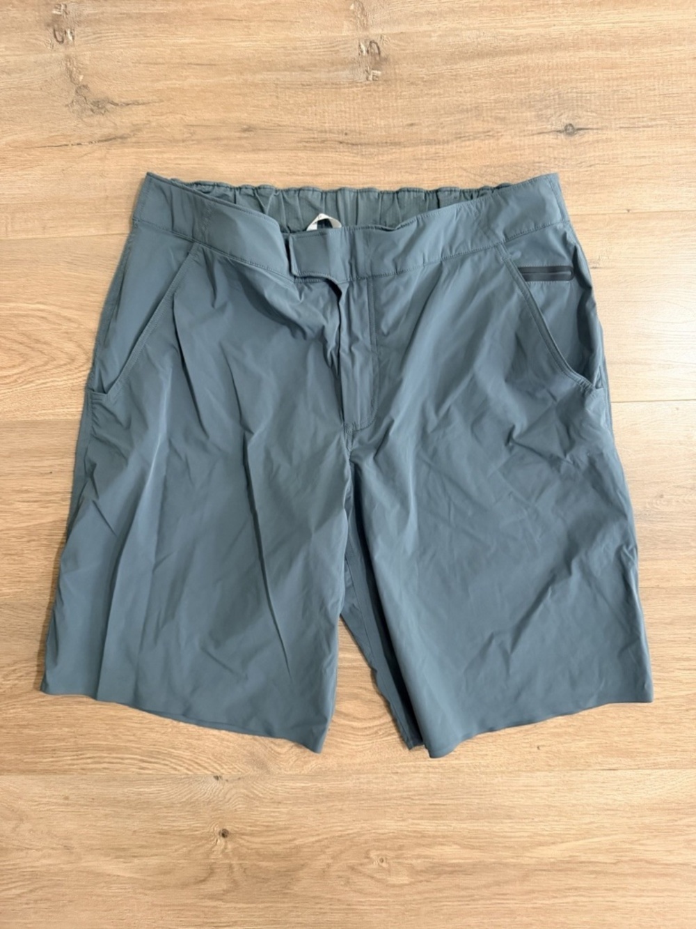 Lululemon Sage 11" Comission Shorts Men's 38 Golf Activewear